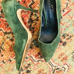 Lord and Taylor suede pumps